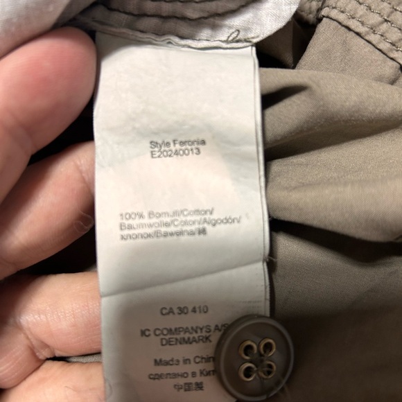 Part Two utility cargo style multiple pockets and zippers- new or like new - Picture 11 of 14